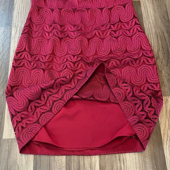 Trina Turk Mai-Tai Ruffle-Sleeve Lace Sheath Dress, Cranberry SZ 8 - Picture 10 of 16